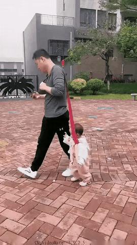 爸爸带娃，娃被拐了都不知道…🥲