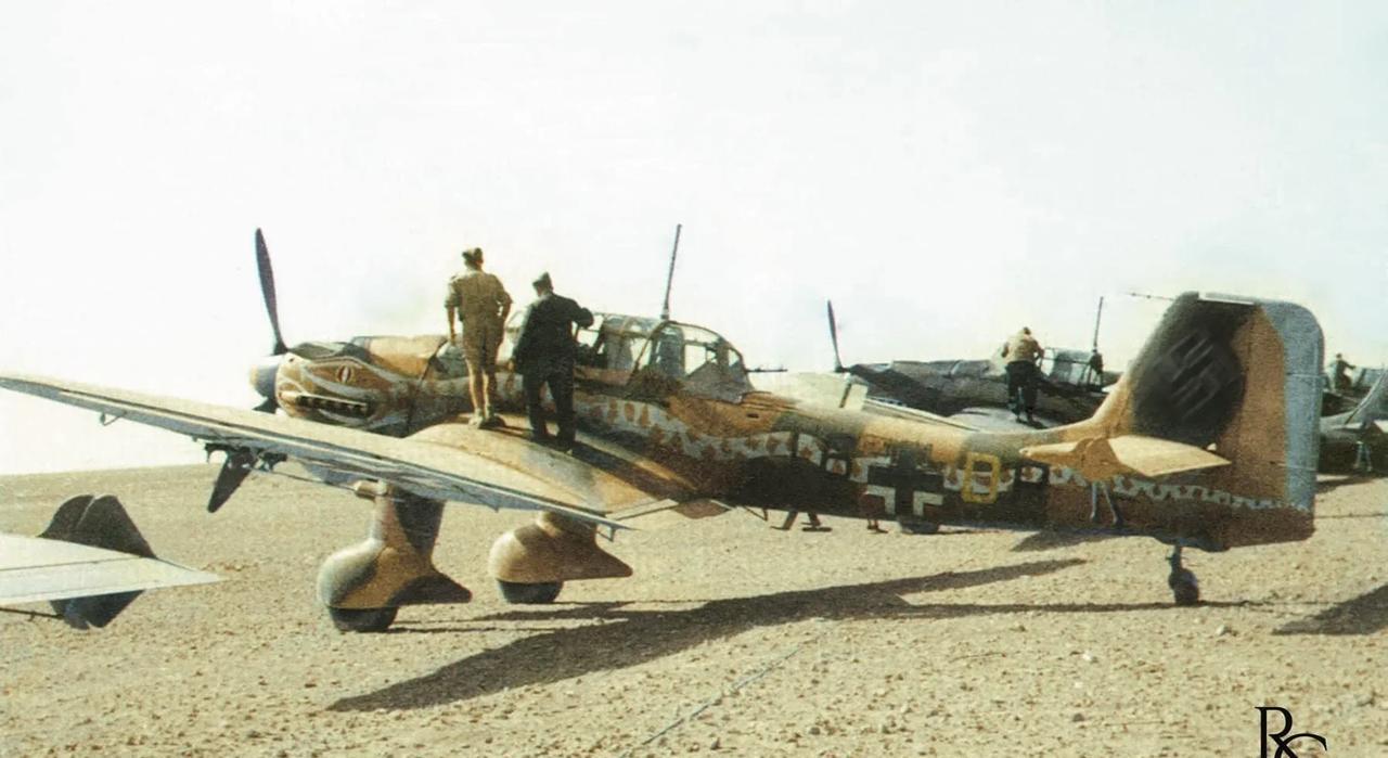 二战彩色照片：二战彩色拍摄时间：1941年著名的“蛇”形Ju87R-2/