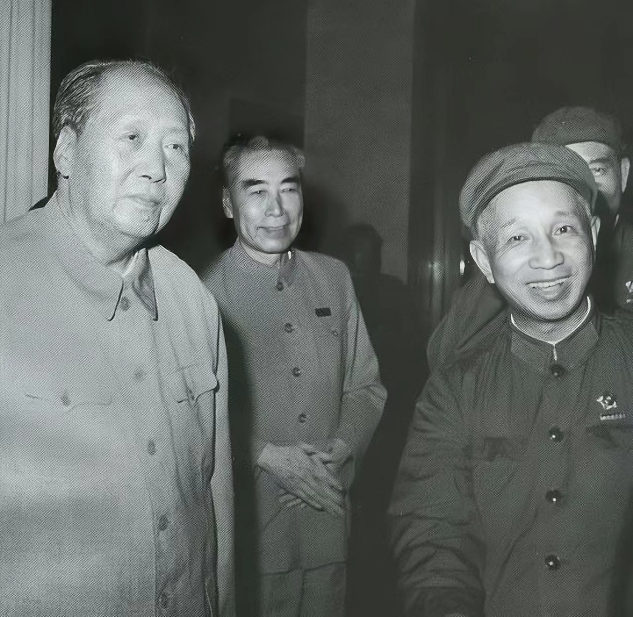 1968年叶剑英领导的军事科学院也受到了冲击，粟裕是军事科学院的副院长，有人要打