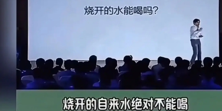 小米汽车就与腾讯游戏一样，抓住了年轻人的心，只要好玩，不计后果。连小孩子的钱也赚