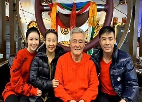 最近网上一直有个说法，说赵本山的大女儿一分钱家产都拿不到，日子过得委屈。这些猜测