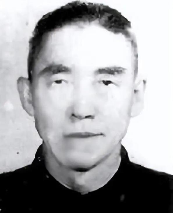 1949年5月27日，上海全境解放。顾准率领的南下接管干部进驻旧上海市财政局，出