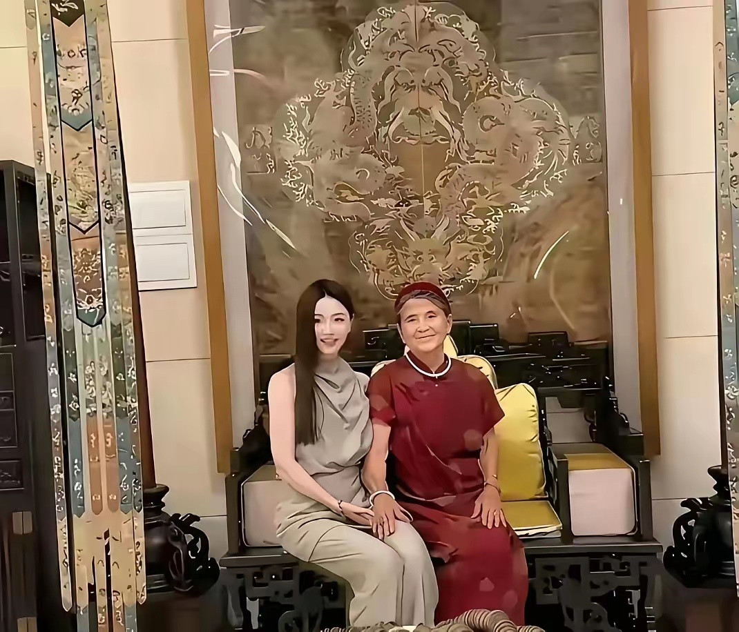 黄圣依离婚是正确的，杨子的妈妈太会装了，你看对儿子新女友有多满意​​​