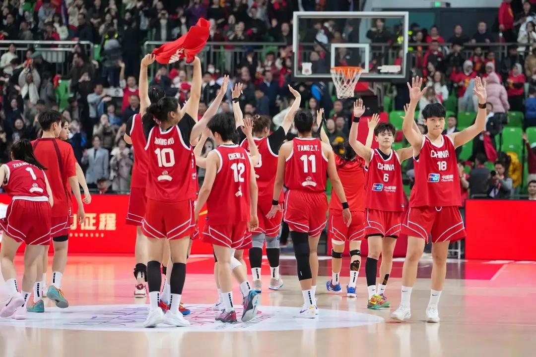 中国女篮教练组估计现在难以取舍首先，对内线的选择，张子宇、刘禹彤、陈明伶，这