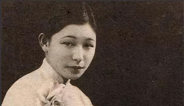 1943年，上海永安千金郭婉莹，难产住院，可他的丈夫却在寡妇家过夜。出院后，郭婉