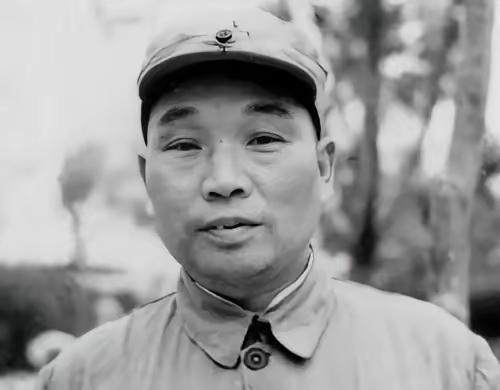 粟裕亲口承认：没他我打不了胜仗！此人敢对陈老总拍桌子，黄桥一战刺刀拼弯这位让