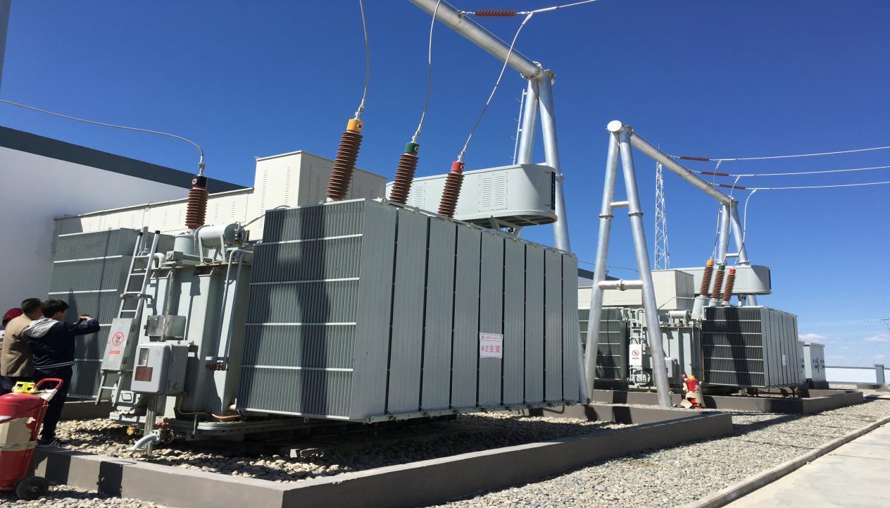 马斯克神预言！全球抢疯的不是芯片，是中国20万一台的“电疙瘩”。去