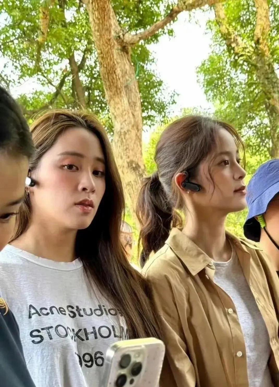 直到看到欧阳家三个女儿从小到大的合照，才发现只有欧阳娜娜大火果然是有原因的。三姐
