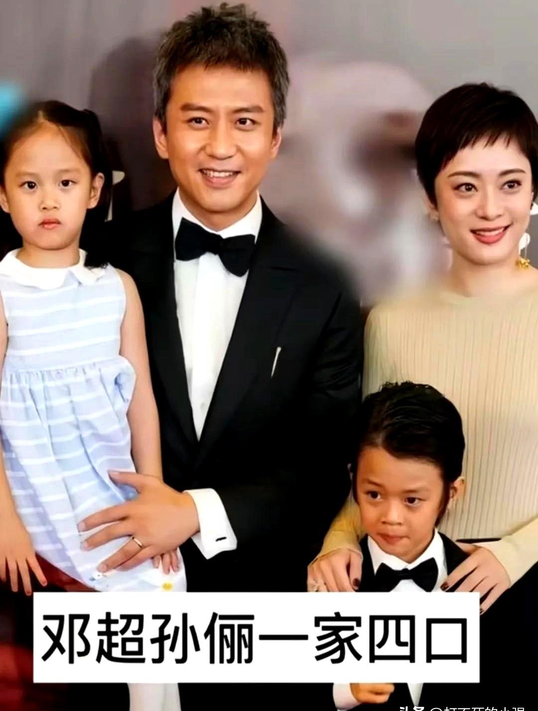 镜头前，他们是受人关注的艺人，演绎着各式各样的角色；邓超在家还是会搞怪逗孩子，