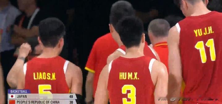 半场30-49！中国男篮被日本打爆，三分12中3，这剧本谁敢信？亚运会半决赛