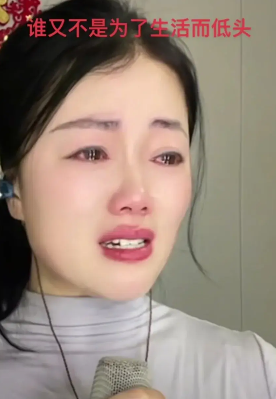 “网红已经成为高危职业了吗？”48岁女网红（段煜）脑溢血去世。她离异后独自带