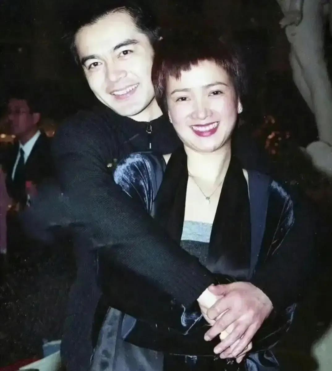 离婚后，前妻的遗愿，成了现任妻子的家训。这听起来像小说情节，却是演员许亚军一家