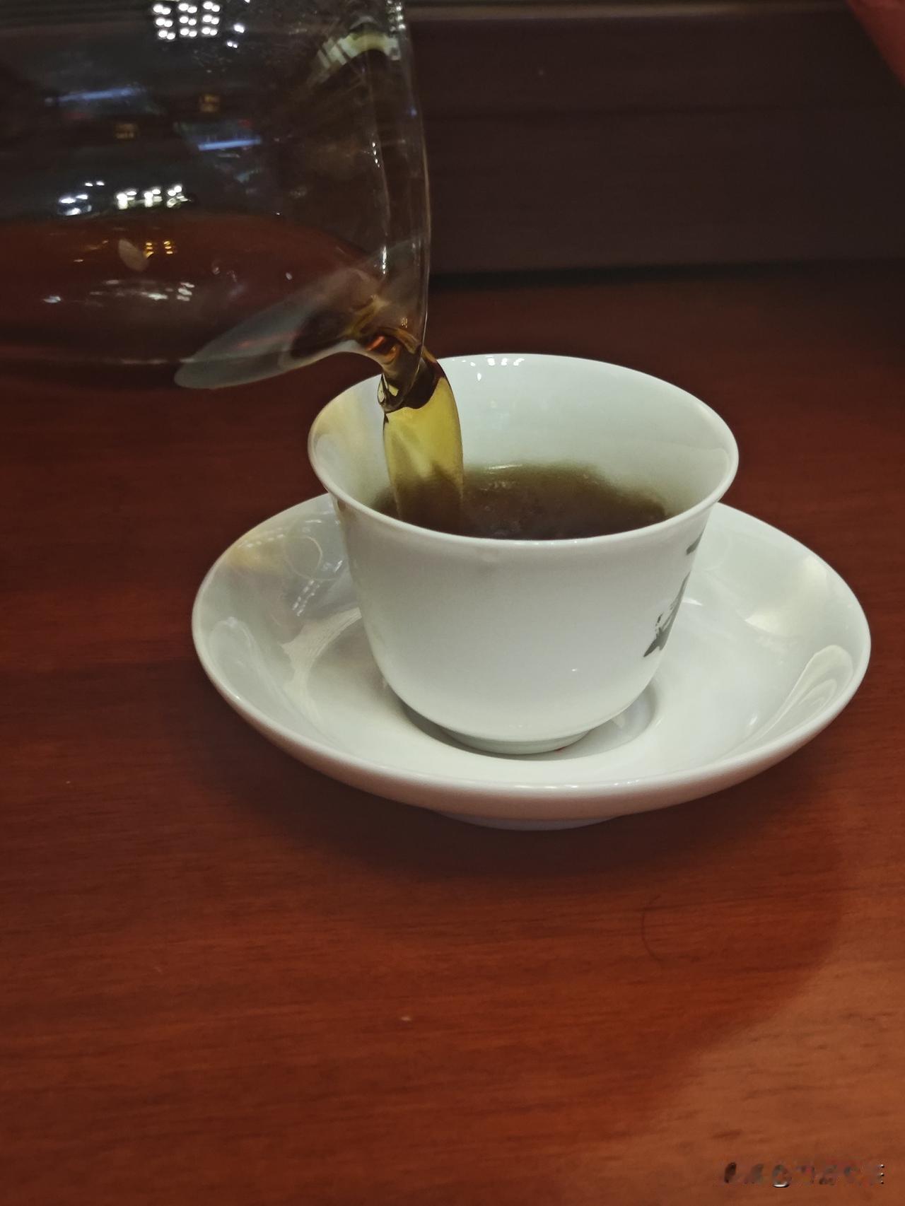 普洱茶，为何成不了立顿？在茶的世界里，普洱茶与立顿仿佛是两条平行线，各自延伸