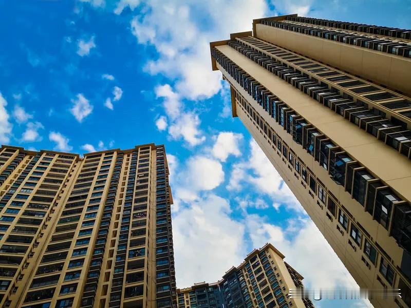 2024年，全国房地产业与建筑业增加值在GDP中的占比依旧高达13%，当前城镇住