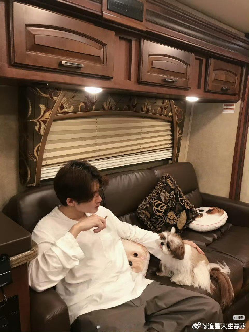 檀健次🍠营业来了好嫩好港好羡慕怀里的檀多多