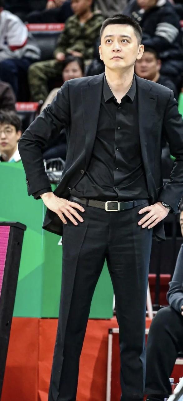 辽宁3连败！赛后球迷评分：1.杨鸣评分2.6分，比赛最后三分钟没有任何战术可