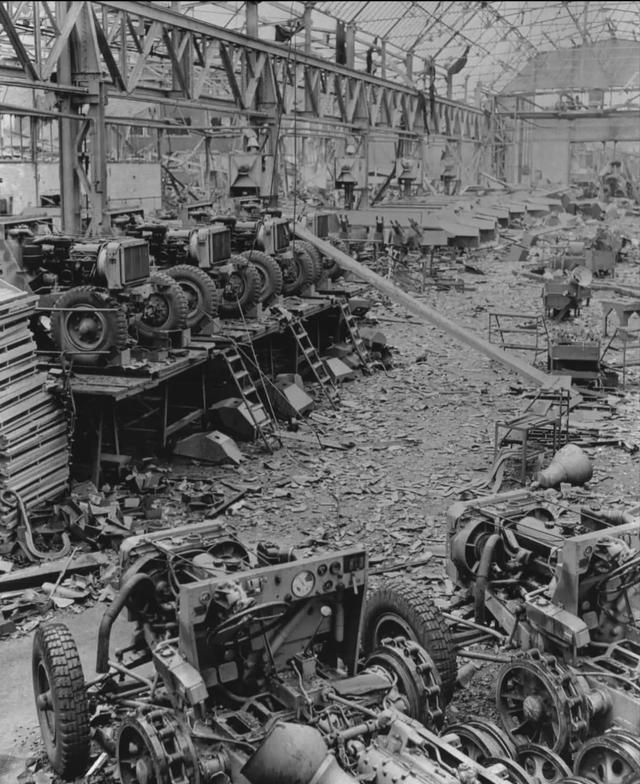 在二战中盟军轰炸德国工厂，但不管轰炸的多猛，第2天依旧有90%的德国工人会来到工