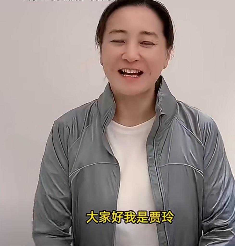 不出所料贾玲又在低调办大事了她最后一次公开露面，是年初的米兰时装周。
