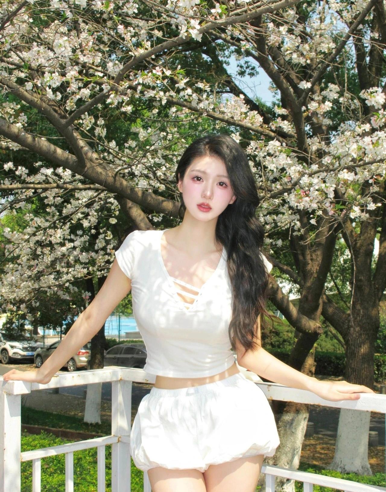 樱花树下拍美照，这样拍，出片好看，花美景美人漂亮