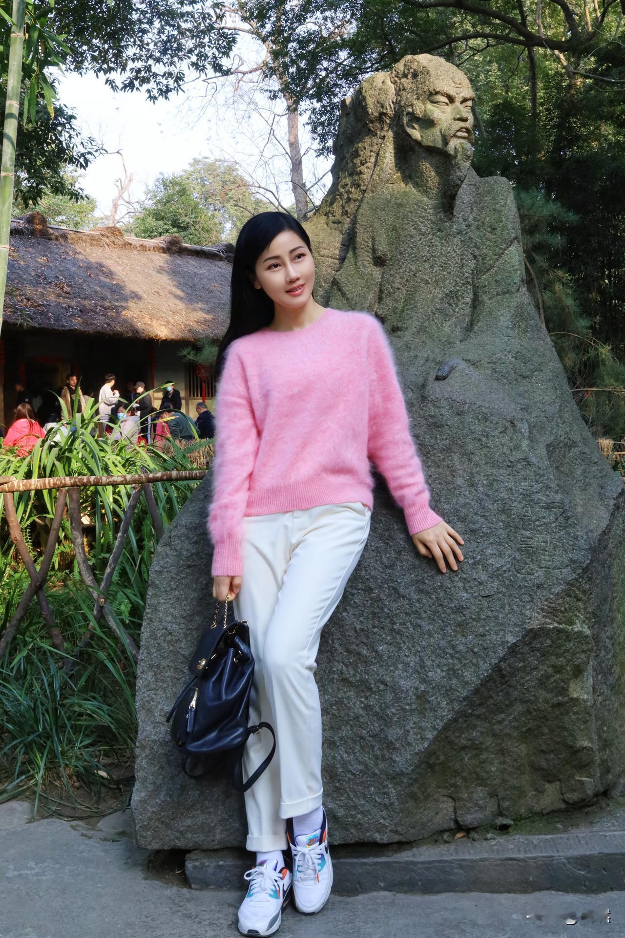 纵使茅屋旧模样，再无邻居黄四娘。