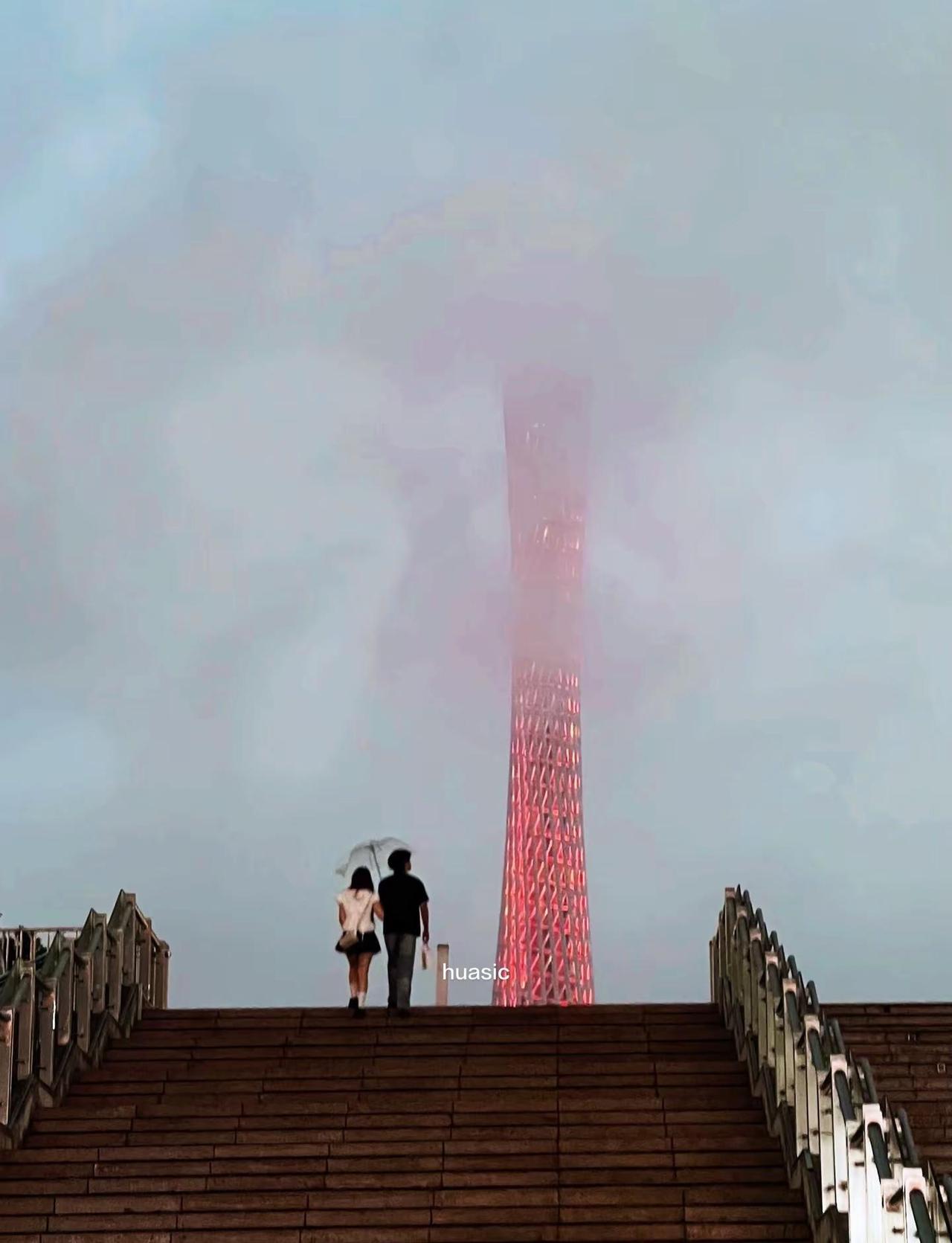 也许某天还会回来广州，可那时将是新的篇章。广州塔下之约广州旅拍广州旅游