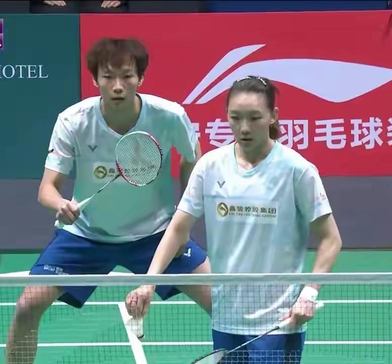 蒋振邦/魏雅欣在羽超联赛半决赛遭遇单局1:15的惨败，当然最后也没赢球就是了。[