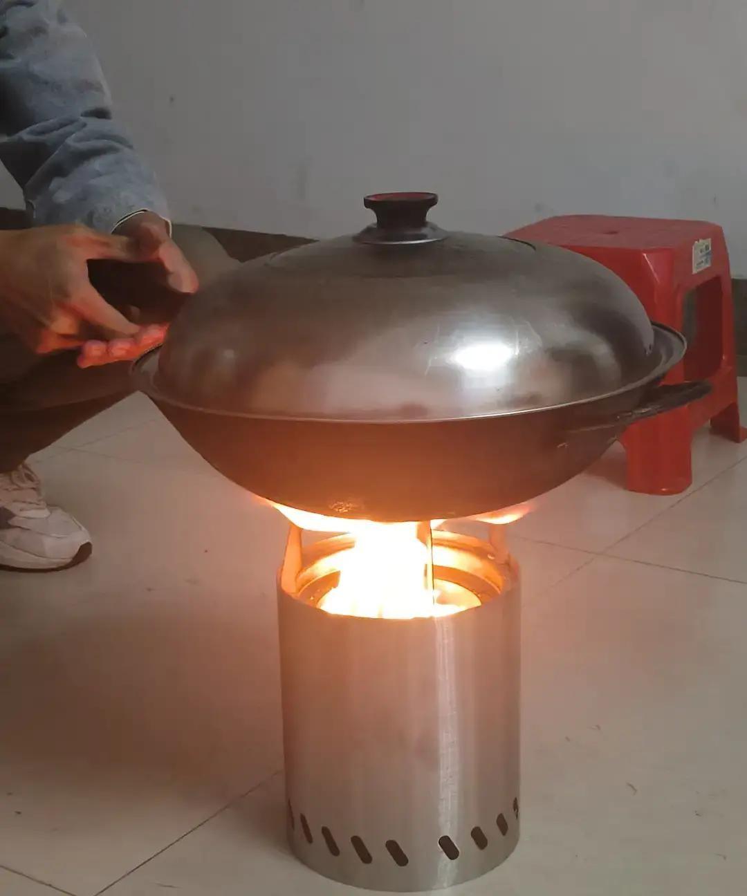 姑姑丈夫车祸走了，八万赔偿被婆家兄弟当场分光，丧宴散了她和娃被赶出门，连口热水都