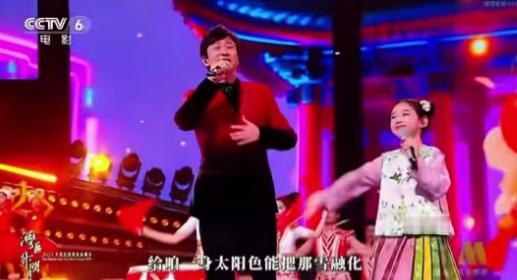 娱乐圈最尴尬的一幕出现了解晓东一句：“最爱穿的鞋呀永远是黄河水”直接把我搞不