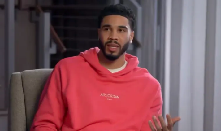 凯尔特人球员杰森-塔图姆在一档播客节目中谈到了凯文-杜兰特。塔图姆表示：“凯文