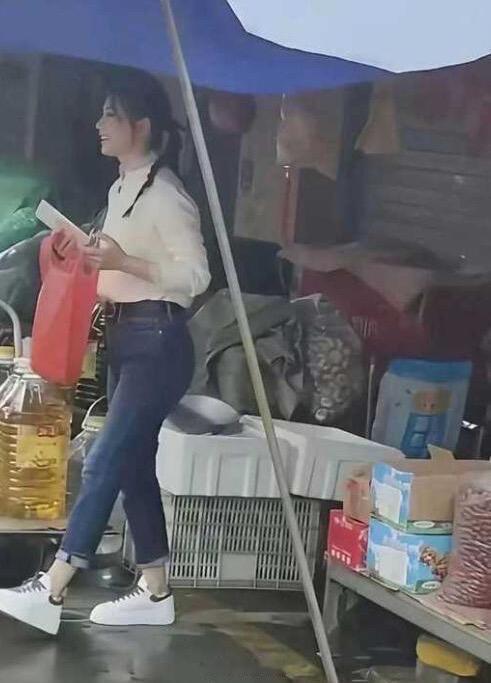 这真的是刘涛吗？就感觉挺朴素的，和大明星那种光彩瞩目的不一样……