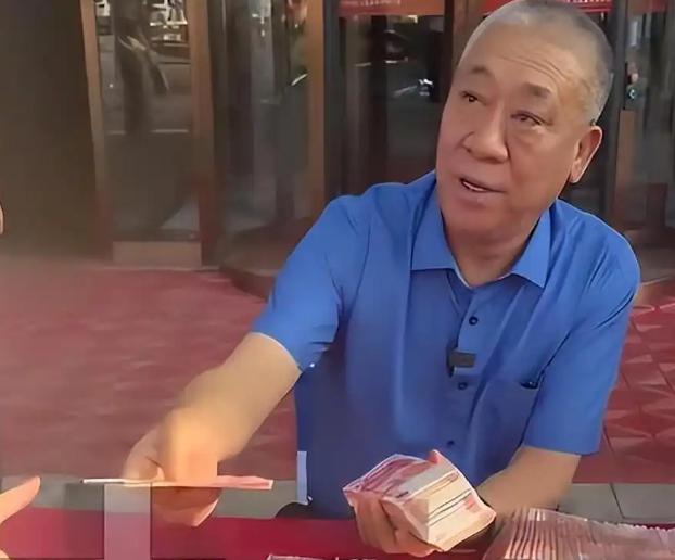 “这不明摆着在演戏吗？”一河南矿山中秋摆宴请了15000人，还给每位员工爸妈塞了