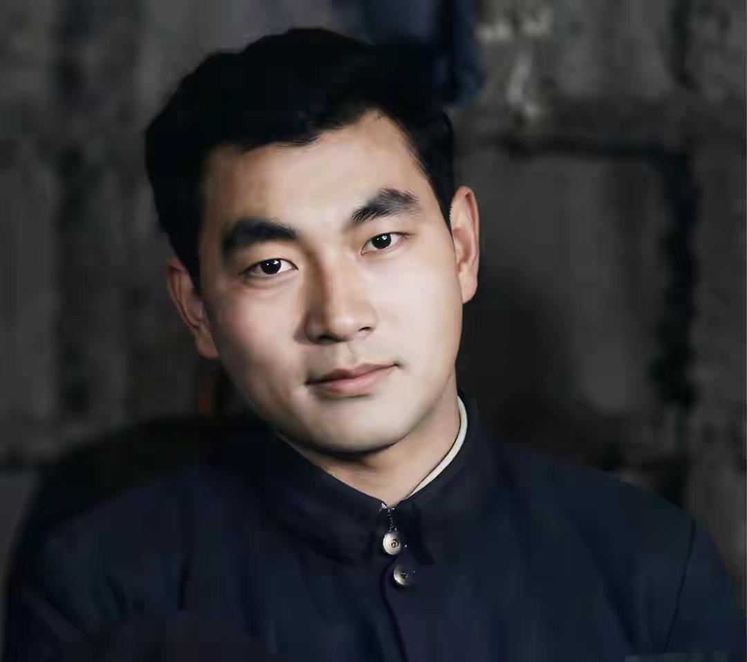 我敢打赌！这位老前辈年轻时候的样子，你能一眼认出来，中国历史绝对不会差！