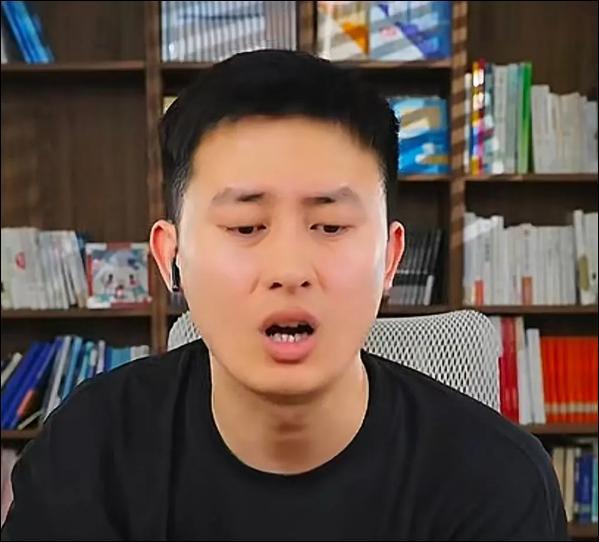 张雪峰团队恢复直播！人气秒上10万+！张雪峰去世半月左右，张雪峰团队正式恢复了