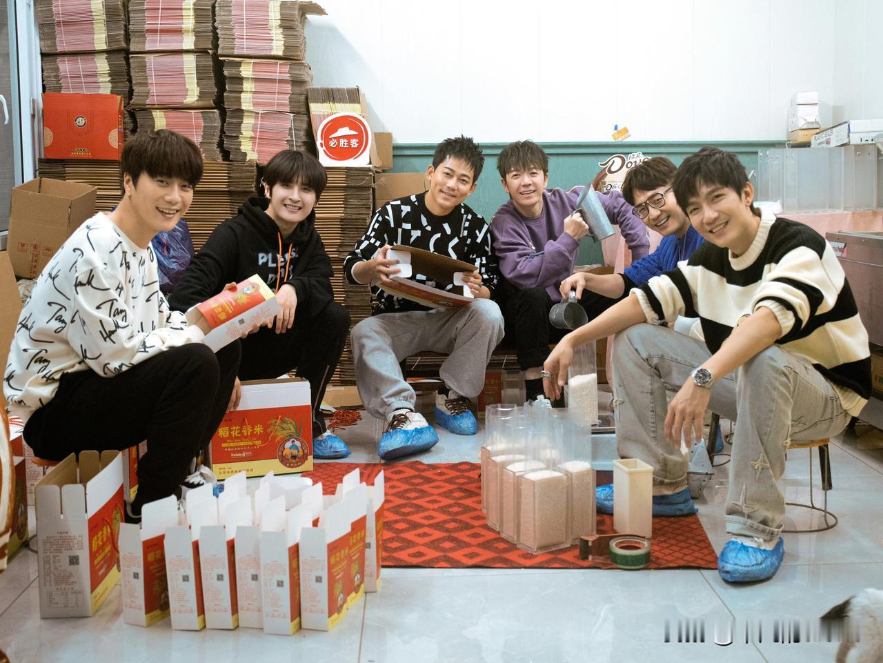 大家还记得再就业男团团综《快乐再出发2》里的王大姐吗？她又给张远邮寄农产品了，大