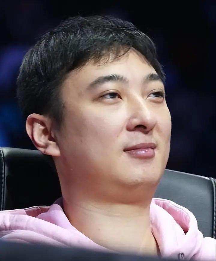 黄一鸣直播自曝在家里没尊严，没人听她的话：“我本来以为自己会很幸福很轻松，感觉我