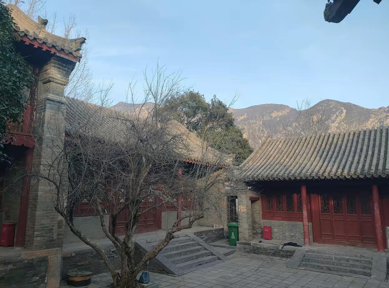 前几天同事家的闺女一句话，让全家人心里拔凉拔凉的。她老公跟孩子开玩笑：“爸爸要是