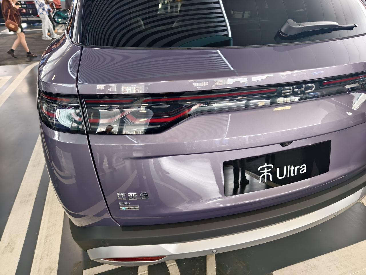 宋UltraEV是比亚迪王朝网的一款全新车型，算是偏中端的家用SUV，将于3月