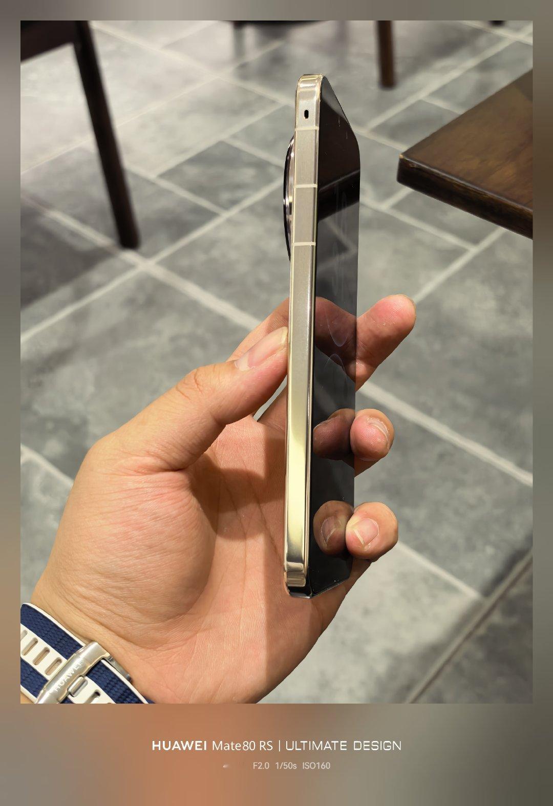 不亏是做通信起家的，突然发现Mate80信号天线断点，完美绕开了手掌握持的地