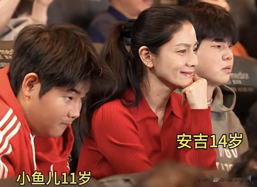 胡可带两个儿子看沙溢新电影《飞驰3》，发布会现场胡可发言，让沙溢别回家，沙溢当场