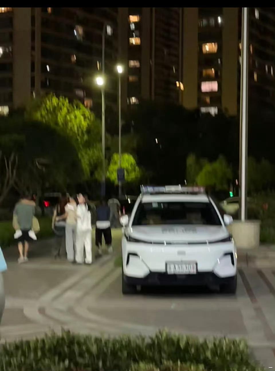 韩安冉带着女儿去找前男友不是姐们，你找你前男友也就算了，父亲跟着去也就算了，你还