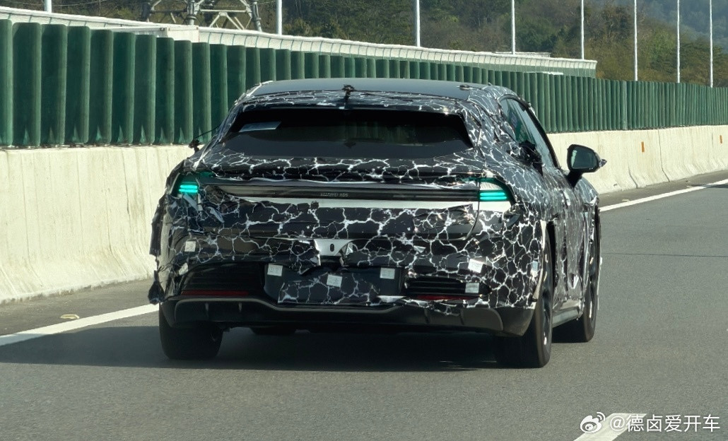 启境GT7含华量有点高，除了之前看到的华为乾崑，后灯组还有HUAWEIA