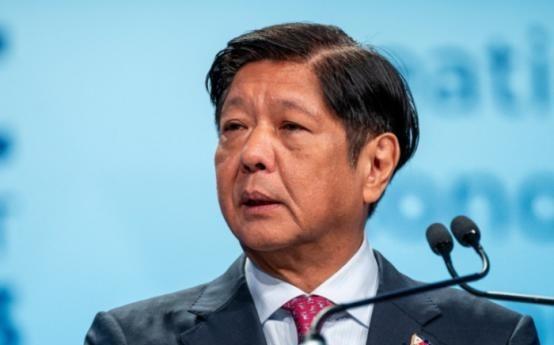 一位美籍华人发文表示：中国不要高看自己，连菲律宾这种小国都敢针对你们，而你们只能