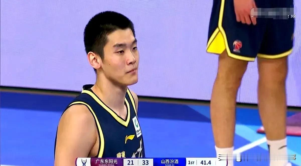 广东男篮出个王泽洪，07年出生，身高2.07米，体重100公斤，辽宁男篮出个赵森