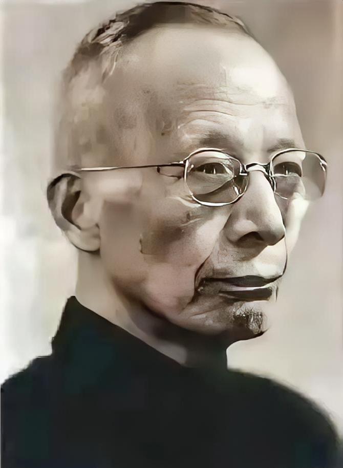 1918年，28岁的竺可桢博士毕业，被女校长堵在家里，女校长语出惊人：“你娶我妹