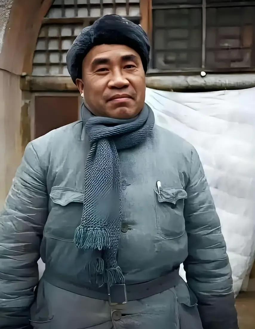 怀抱号兵1927年10月，朱老总的队伍在三河坝进行休整。