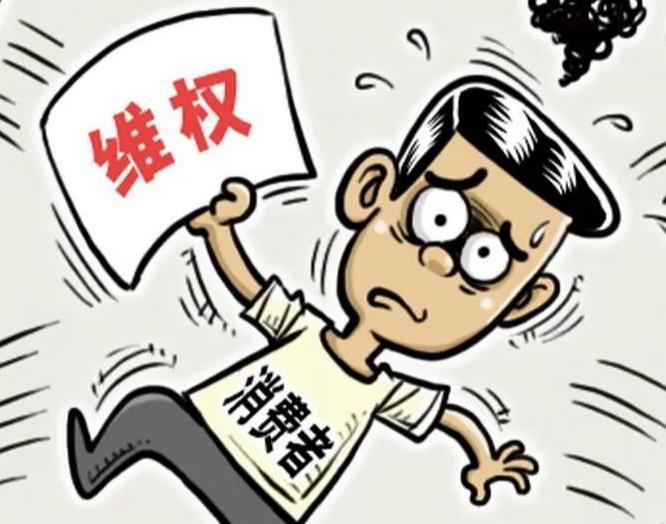 浙江杭州，张女士去年底花了12193元给儿子买了个金坠，不料半年后一称重，金坠竟
