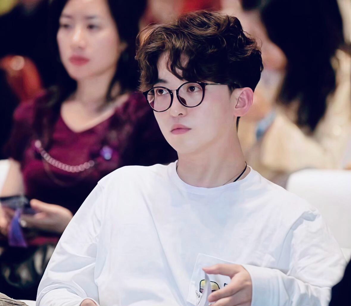 奔跑吧导演姚译添说综艺不止热闹奔跑吧看了这段采访突然有点感慨。我们每周看个乐呵