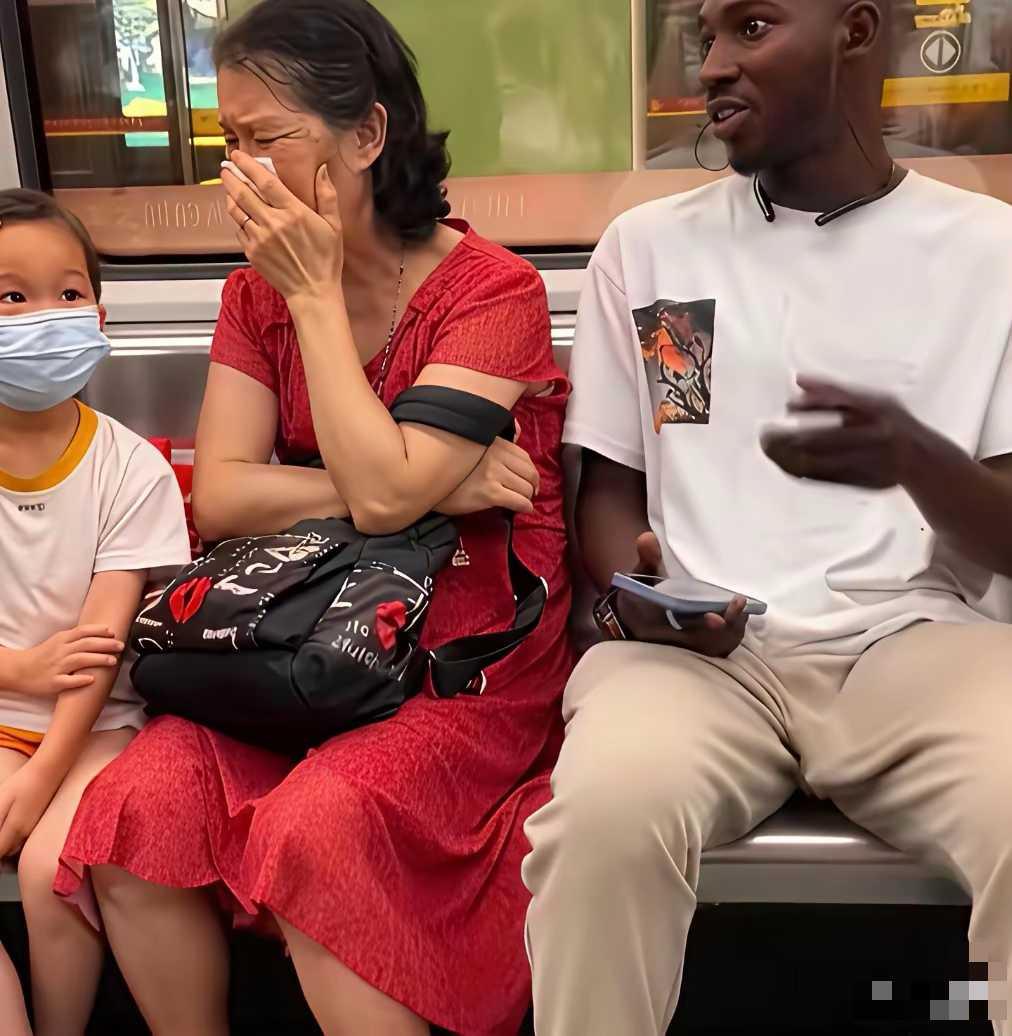 有些女孩能学到这个大妈的一半就好了。