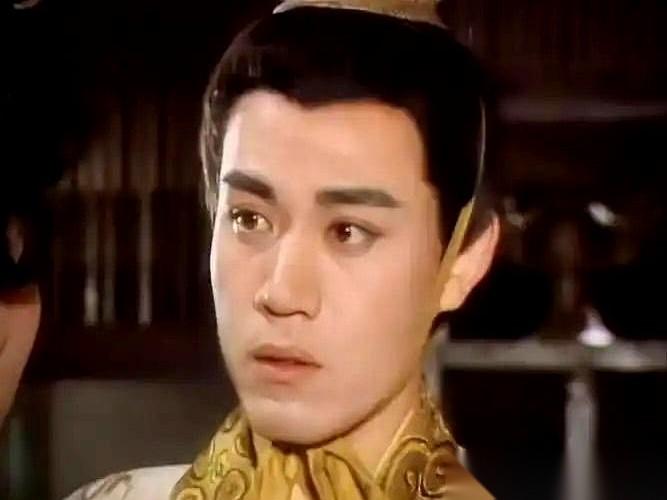 李世民快不行的时候，把儿子李治叫到跟前，说要送他一件礼物。一道圣旨，把自己手下