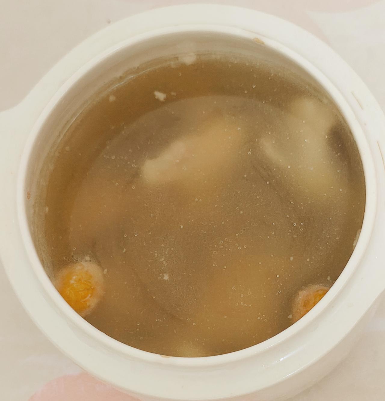 昨天刚吃了晚饭，朋友叫我出来散步消消食，减肥，我坐地铁去到猎德站出来，朋友说请我